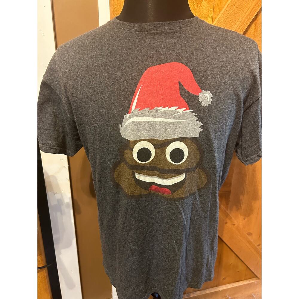 Adult Large Christmas Poop Emoji Santa Ugly T Shirt GUC
